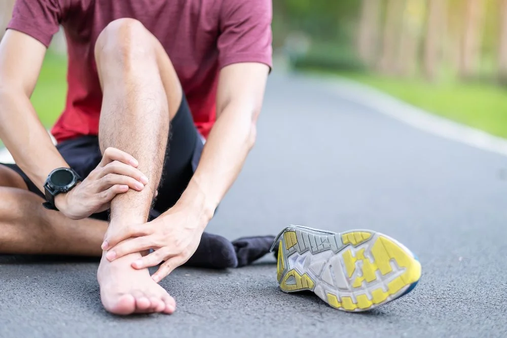 Dolor en el arco del pie: causas, diagnóstico y tratamiento dolor en el empeine de pie